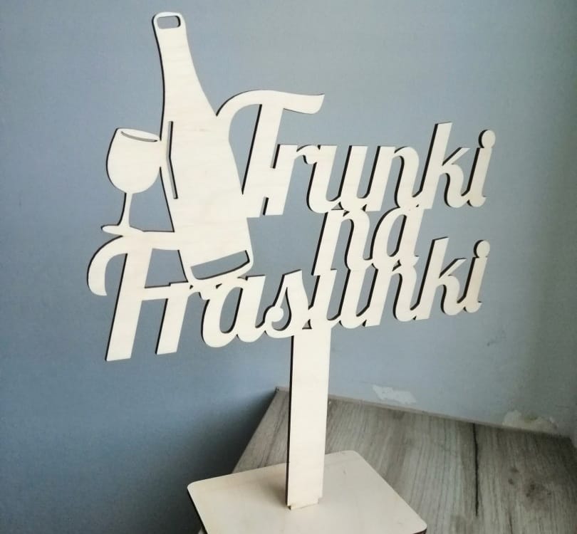 Drewniane stojaki ozdobne – idealne na każdą okazję