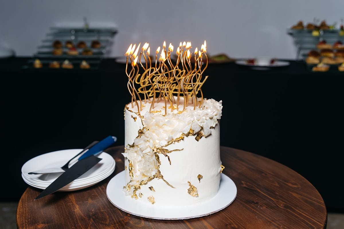 Personalizacja napisów ozdobnych na torty